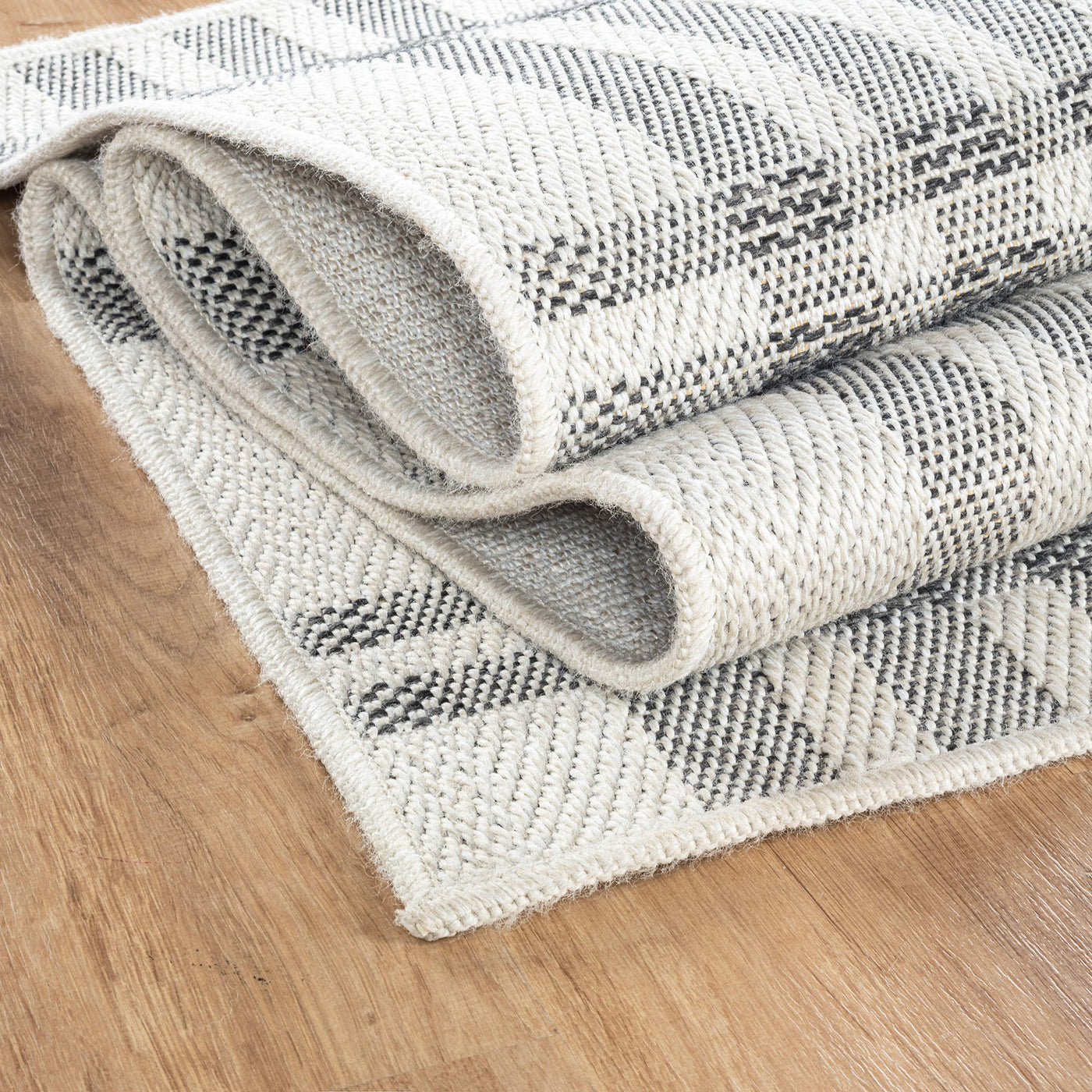 Fiora Bone 7 Jute-Look Rug | Indoor/Outdoor Elegance
